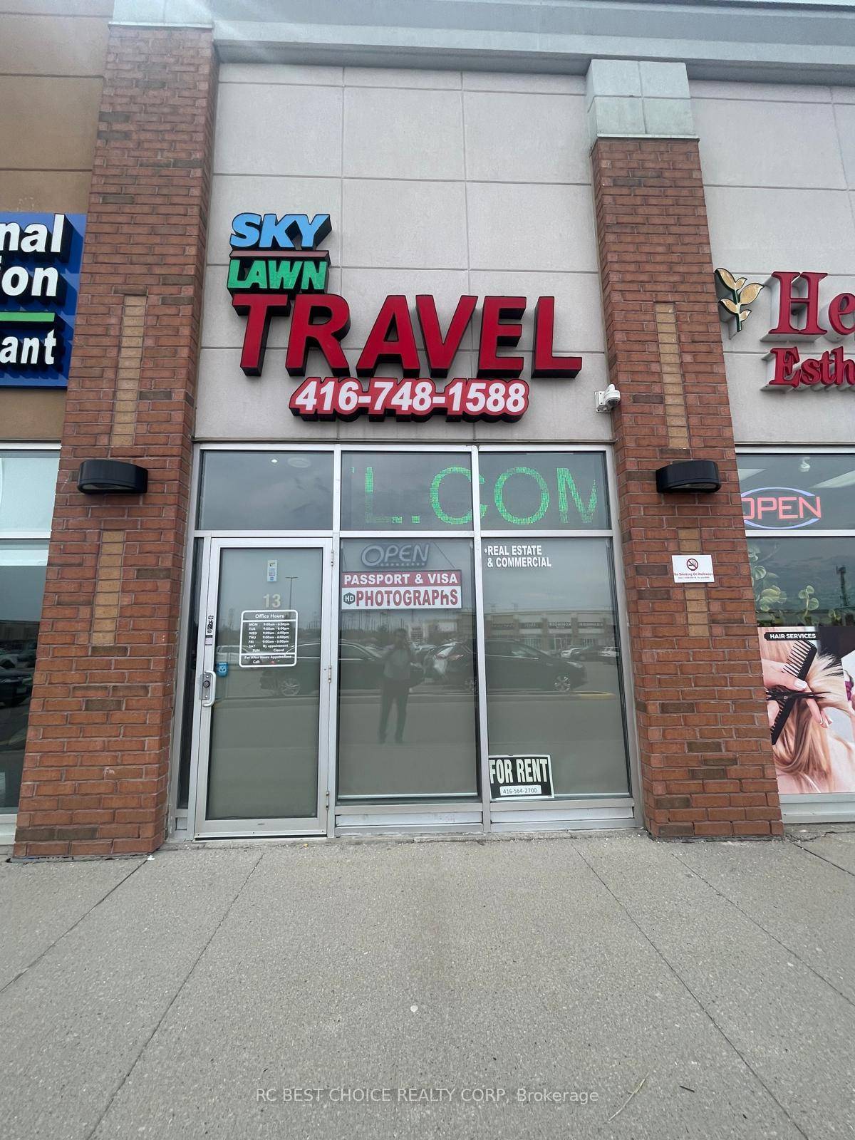 Prime Retail Office Space Available in High Traffic Plaza !