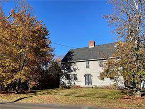 Minutes to town, shops, dining Cheshire Academy, Quinnipiac and highways.