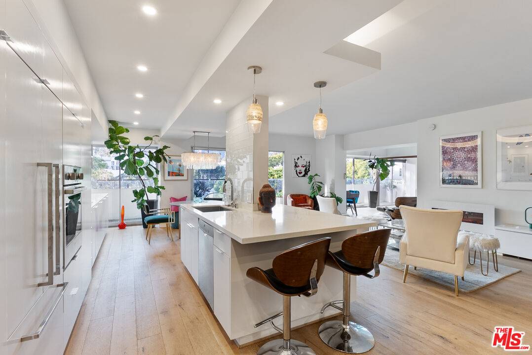 838  N Doheny Dr 1BR Sunset Strip La