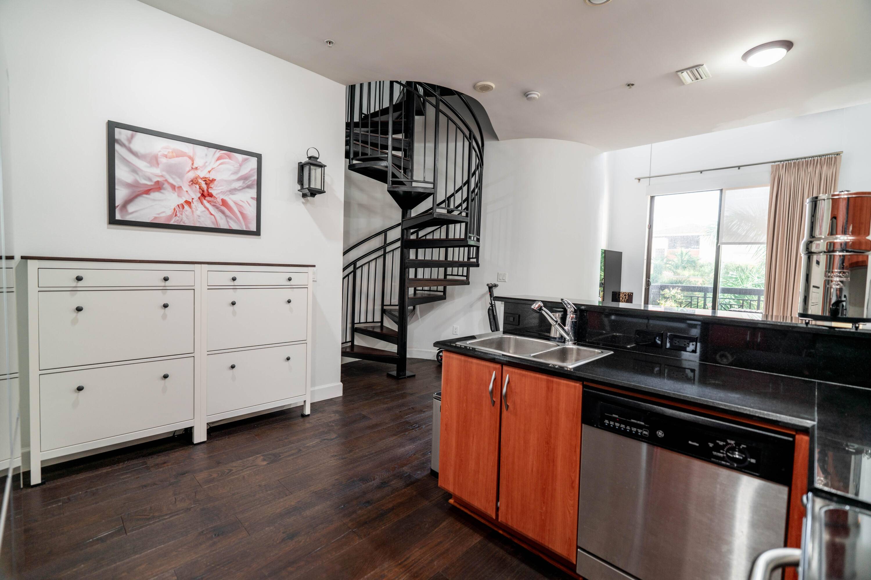 Soaring 26 foot condo ! Lots of light facing South 2 story loft in one of the most desirable buildings Downtown One City Plaza !