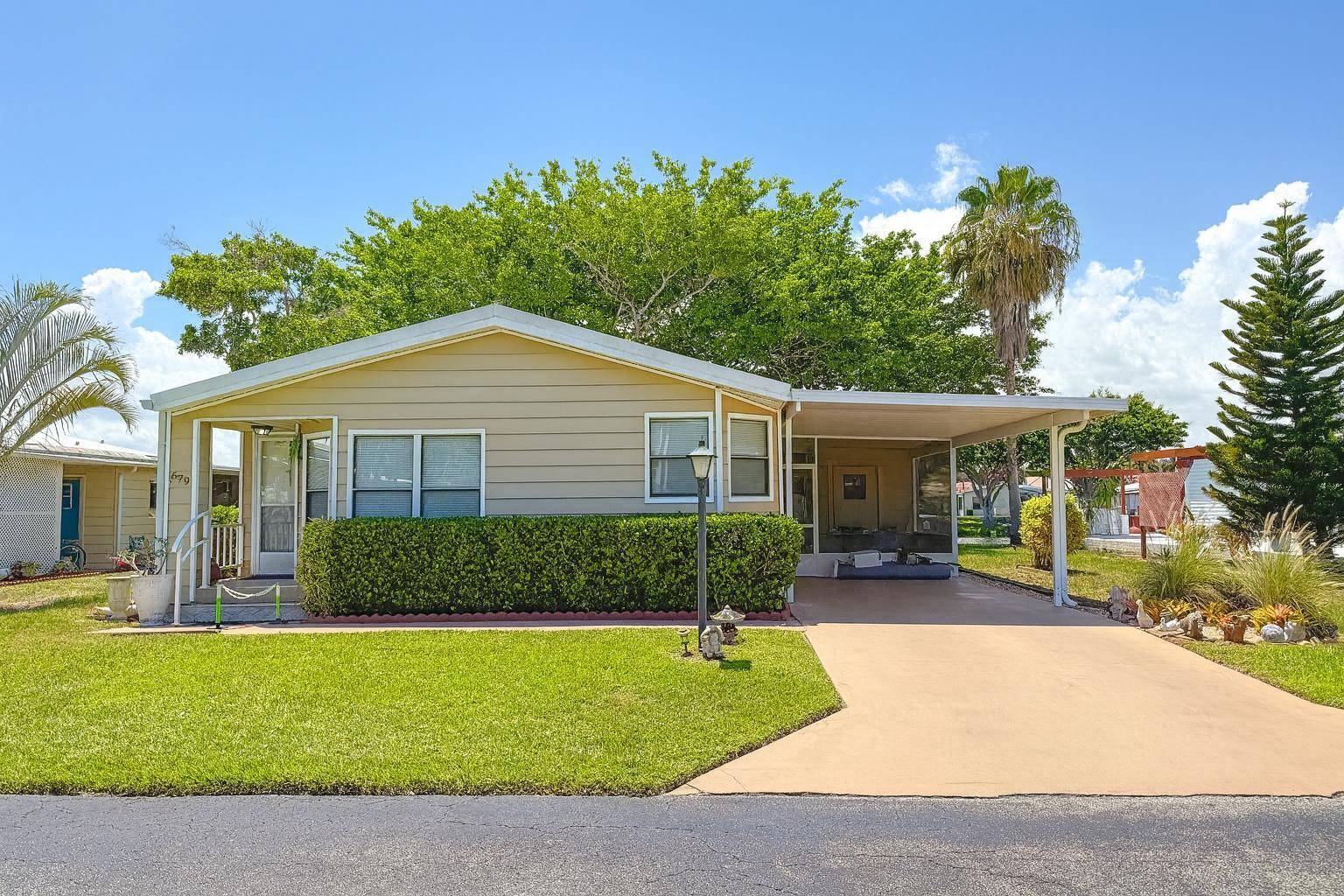 Charming and spacious home in a vibrant 55 community in Boynton Beach !