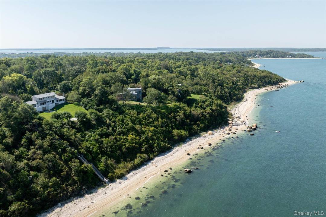 Designed by celebrated architect Richard Gluckman, this contemporary waterfront residence sits along one of Orient s most coveted stretches of coastline in the enclave of Browns Hills.