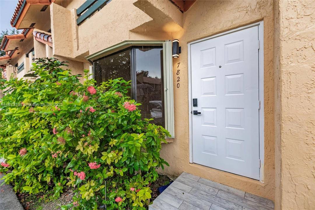 LOOK NO FURTHER ! Stunningly renovated 2BD 2.