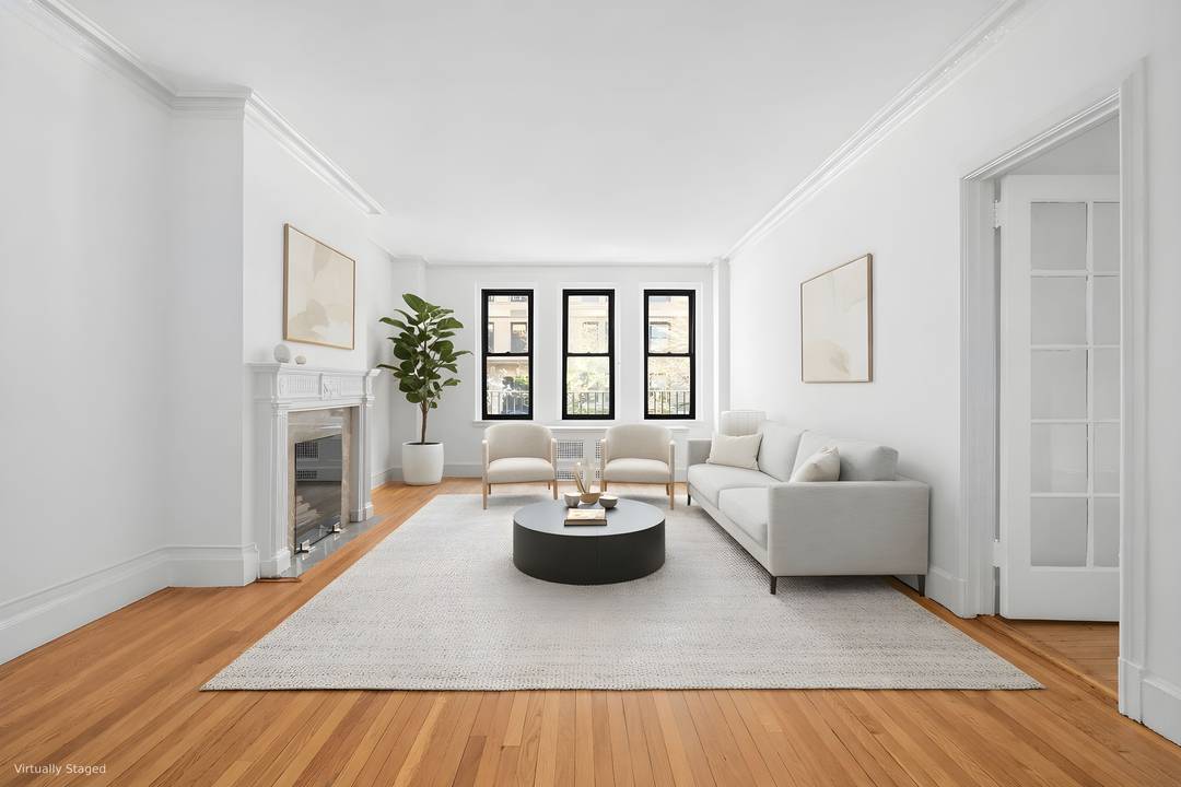 Ideally located right off Park Avenue in the heart of Carnegie Hill, this beautifully updated three bedroom, three full bathroom classic 6 residence offers a rare rental opportunity only two ...