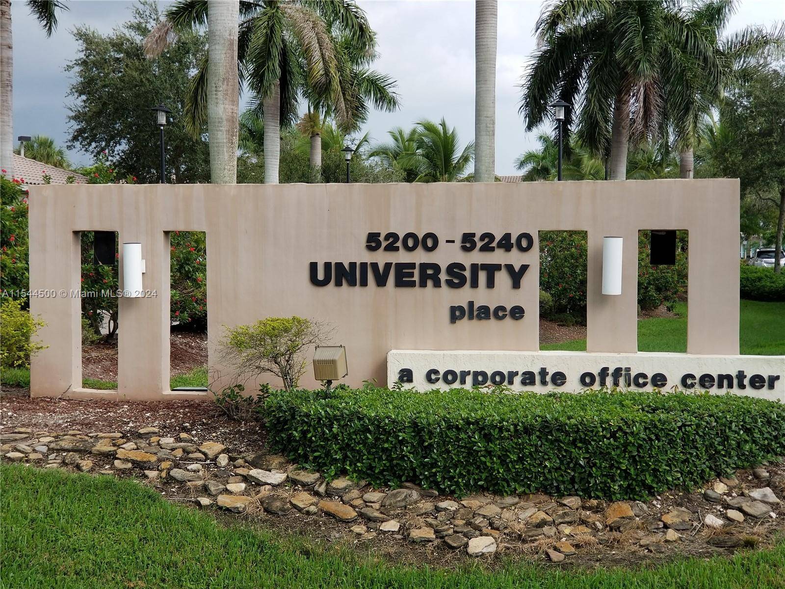 Spacious Upgraded Office Space in Davie !