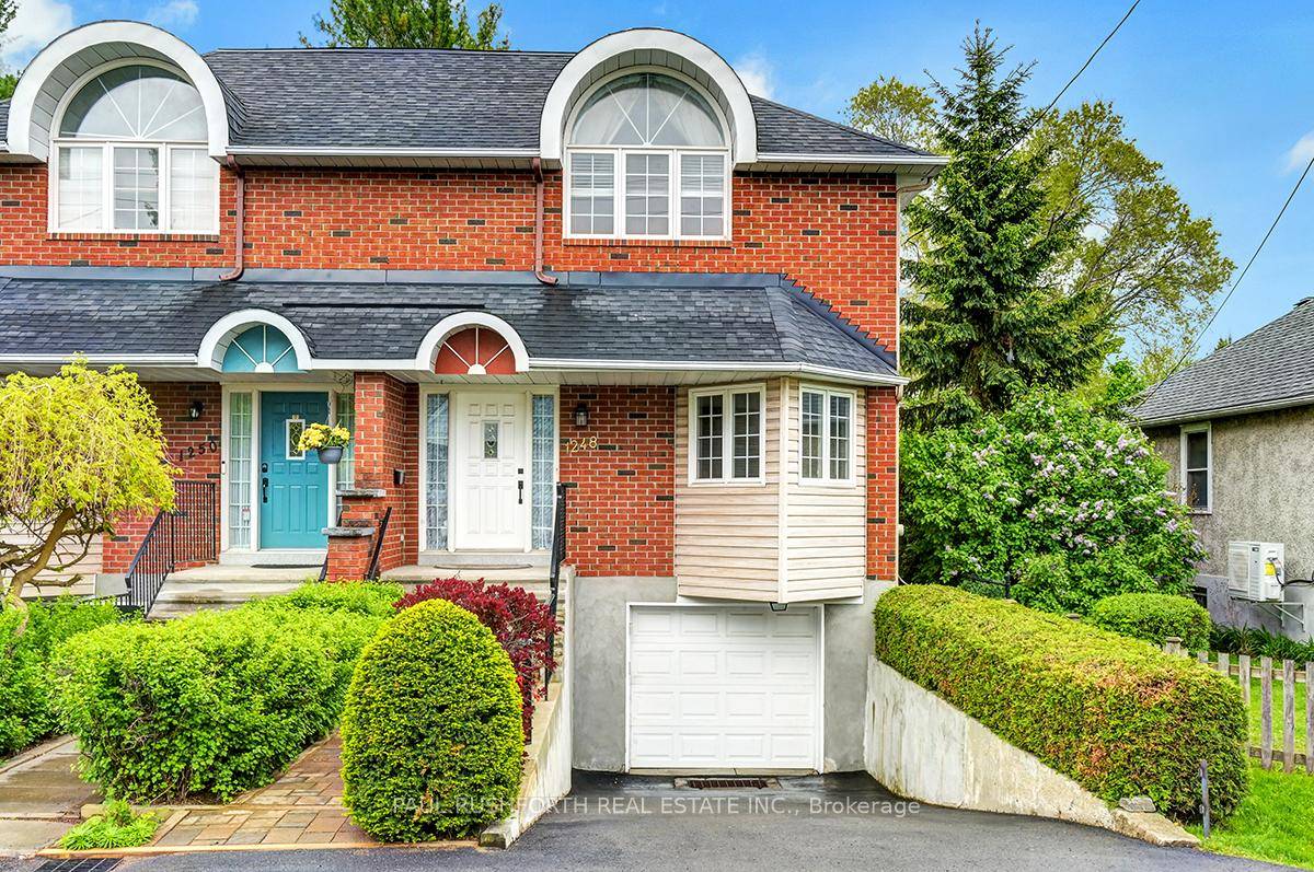 Prime location just steps to Bank Street, Alta Vista Plaza, Farm Boy, shops, transit, and more !