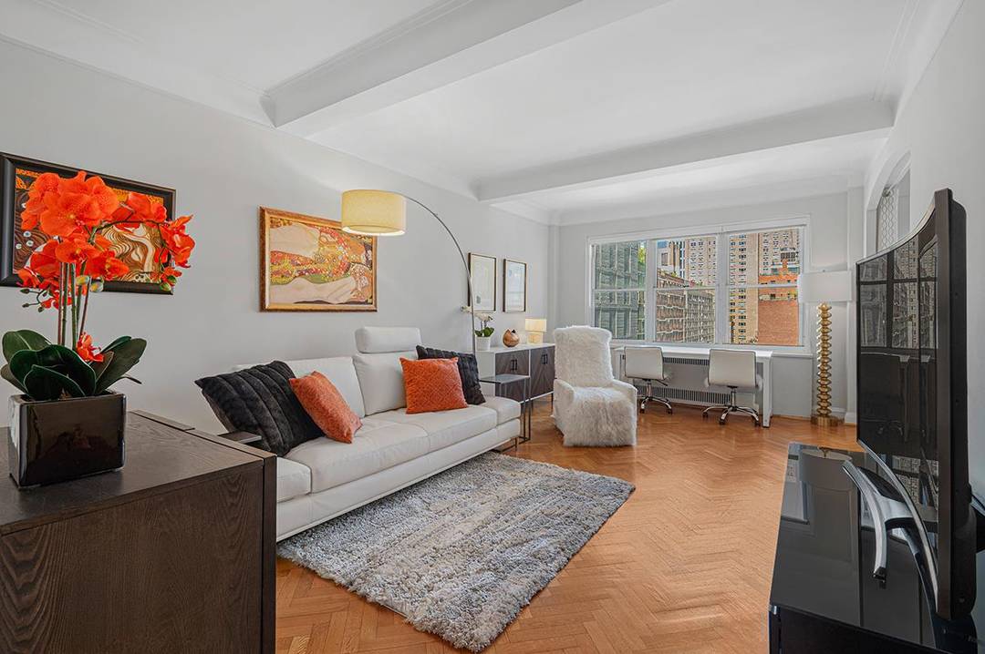 Riverview House Alcove StudioLight, space, and flexibility this is the one you've been waiting for.