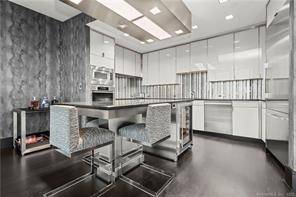 Absolutely stunning 3 bedroom 3.