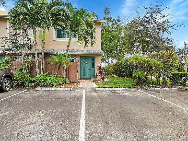 Come see this adorable updated 2 bedroom1.