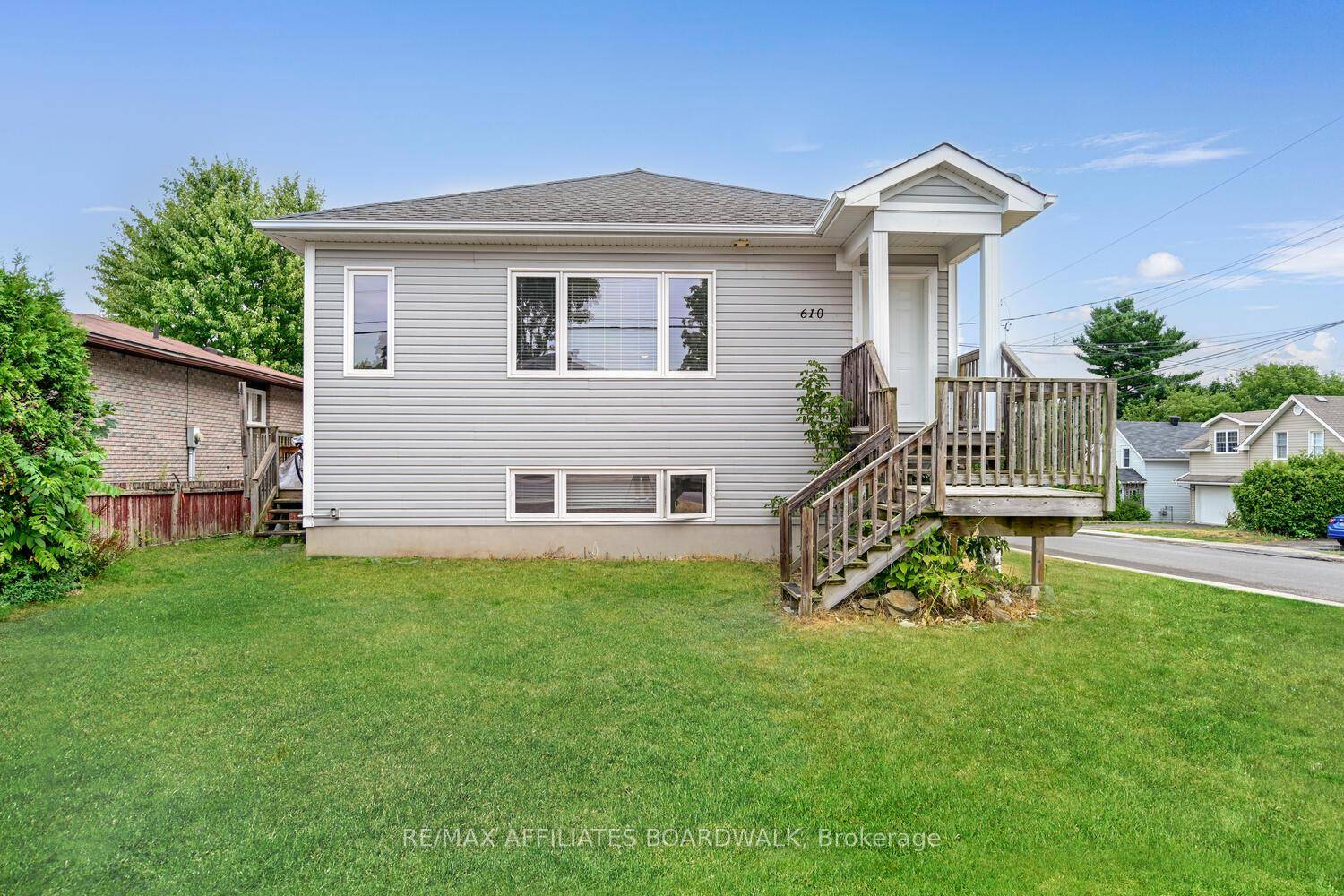 Looking for a bright, roomy place to call home ?
