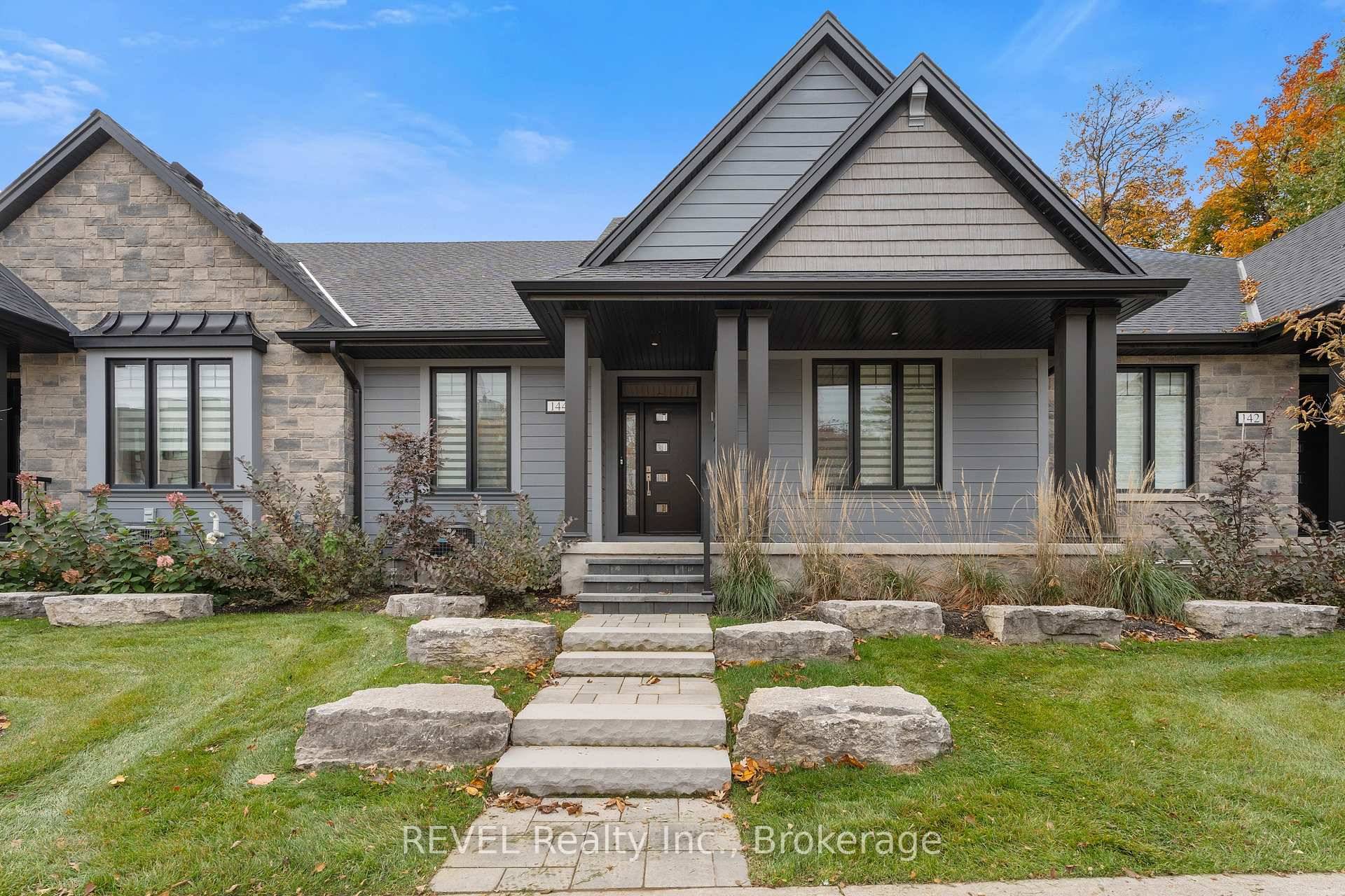 Welcome home to 144 Port Robinson Road located in the prestigious city of Fonthill !