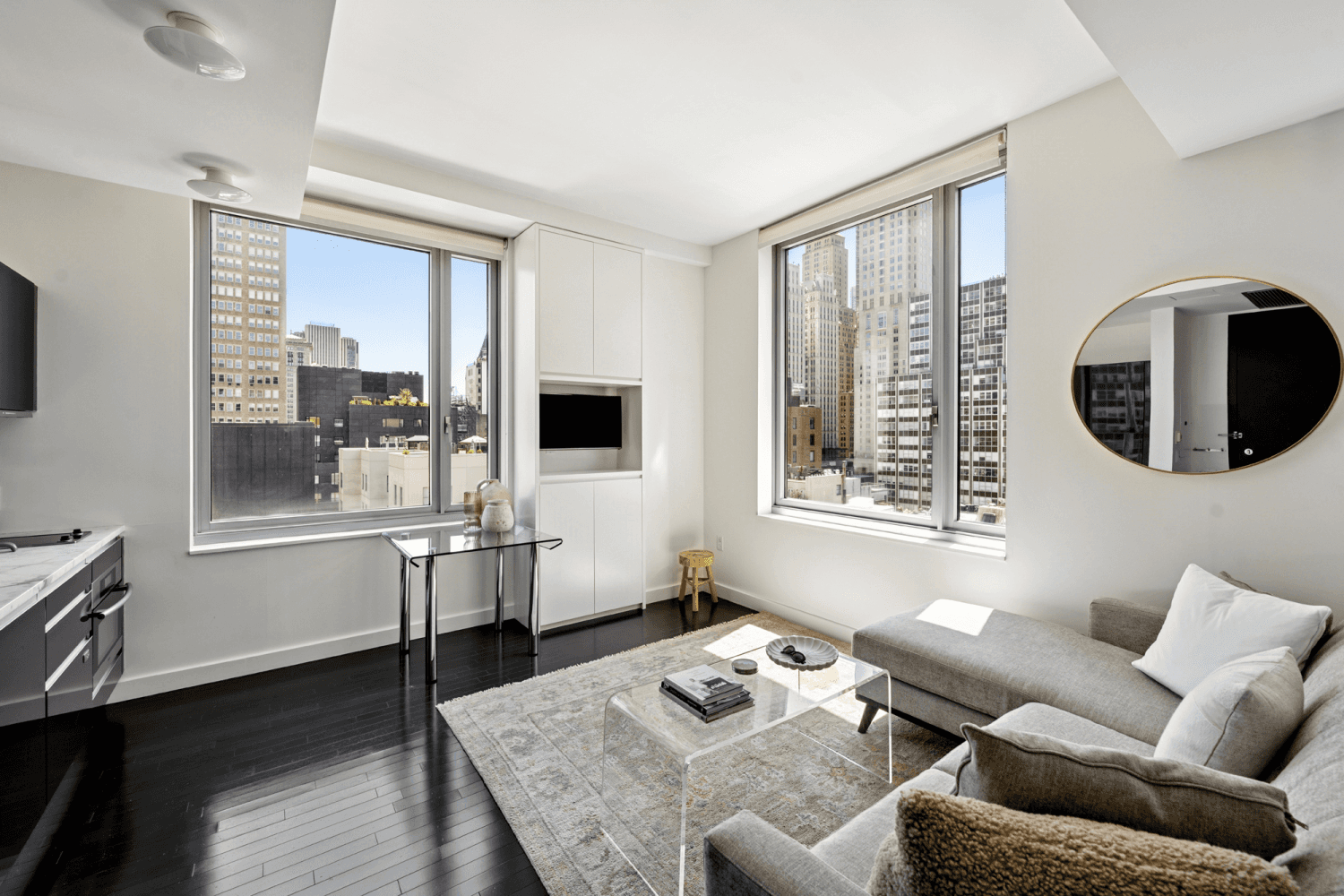 A Sunlit Corner Condo Above the Smyth Tribeca Perched atop the boutique Smyth Tribeca Hotel, Residence 14E is a luminous 1 bedroom, 1 bathroom corner home designed by Richardson Sadeki, ...