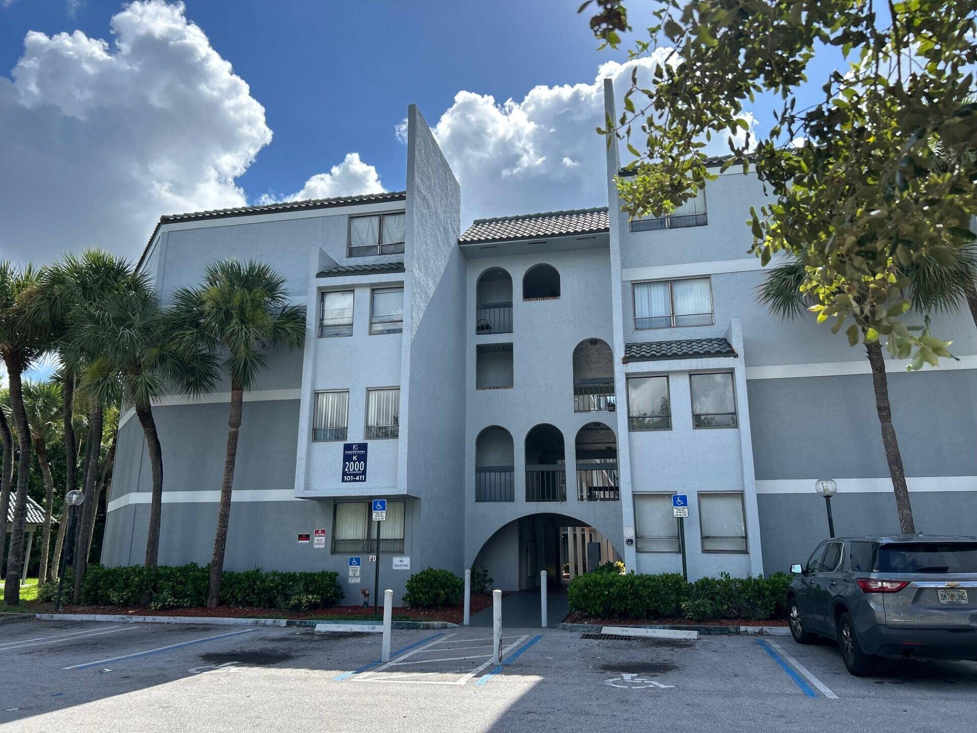 Attention investors ! 2 bedrooms, 2 bathrooms, tenant occupied until 11 30 2025 for 1800 month.
