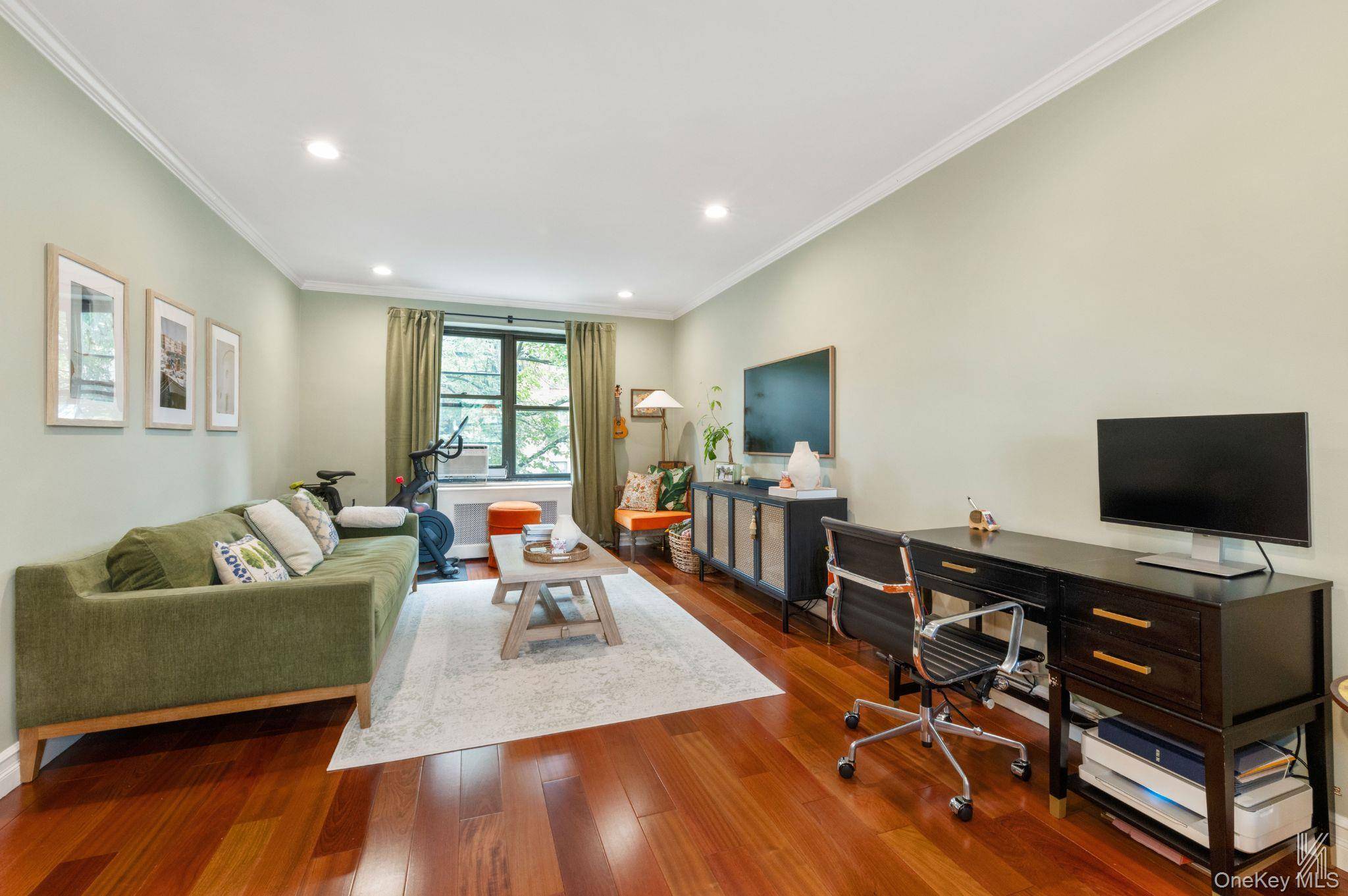 This beautifully renovated one bedroom unit impresses with its crown moldings, cherry hardwood floors, and arched doorways.
