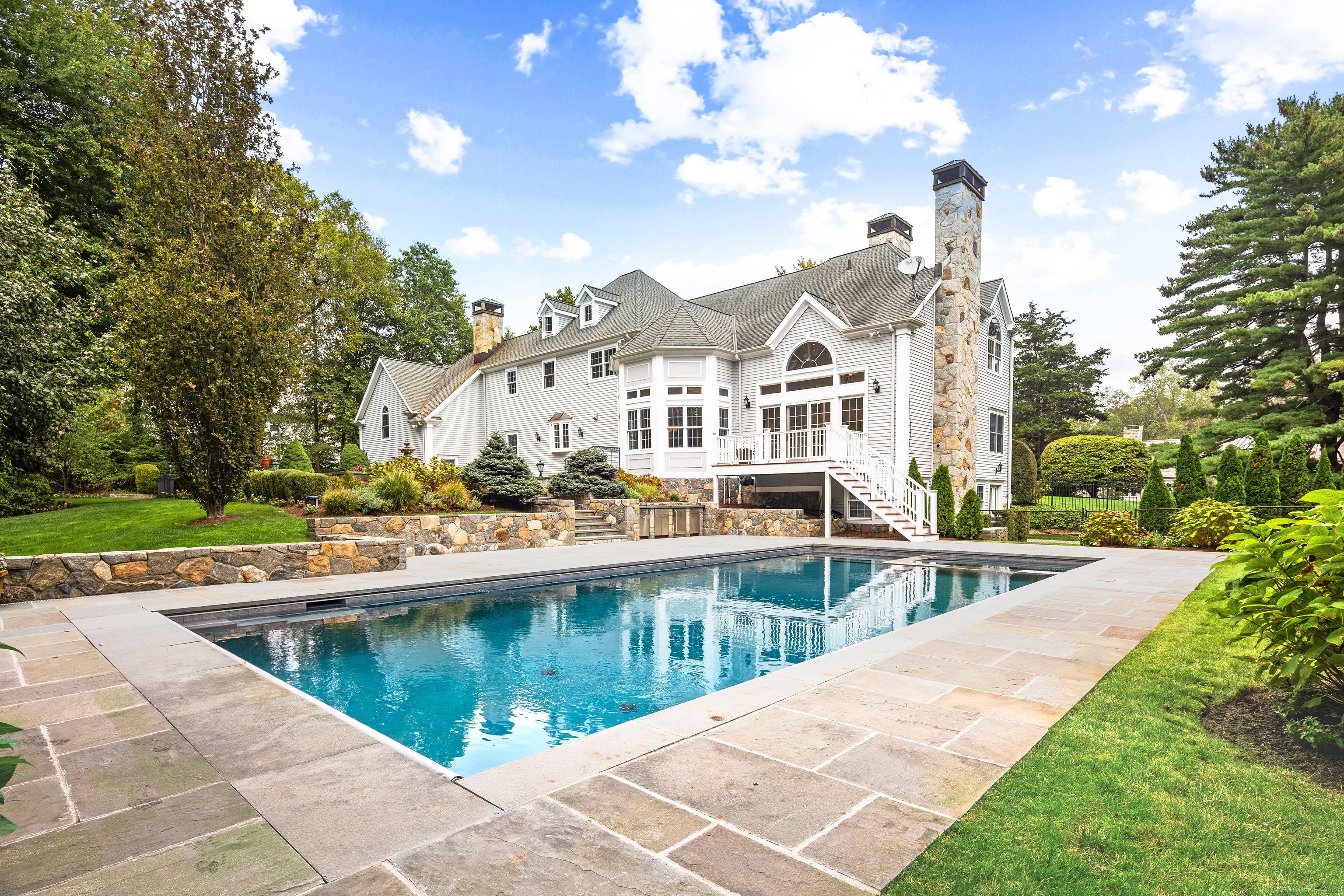 Just off Ponus Ridge and moments from Talmadge Hill Train Station, this exceptional Colonial home offers easy access to the Merritt and downtown amenities.