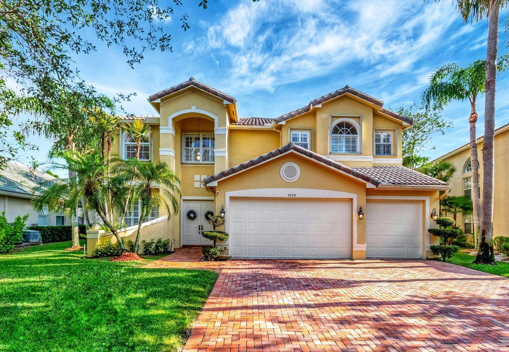 Lakefront home in desirable Saturnia Isles.