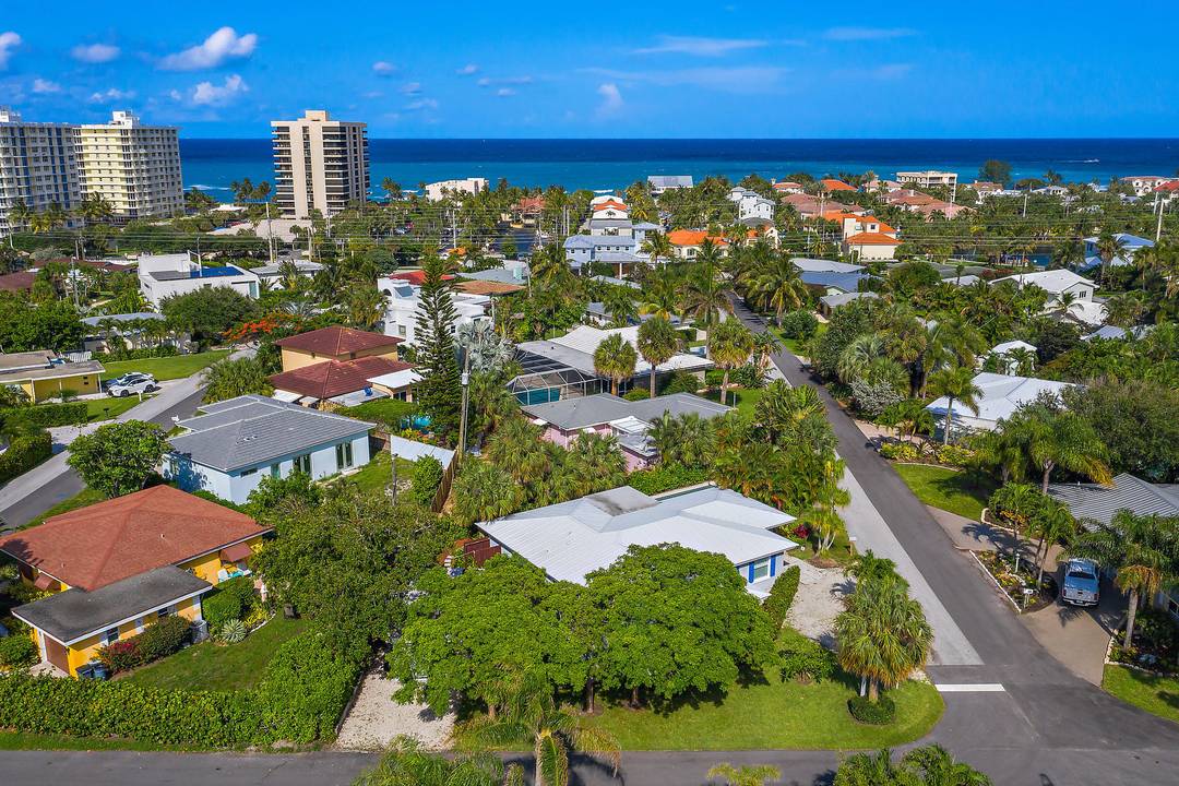 Charming Beach Home in Juno Beach with Private pool in Private setting.