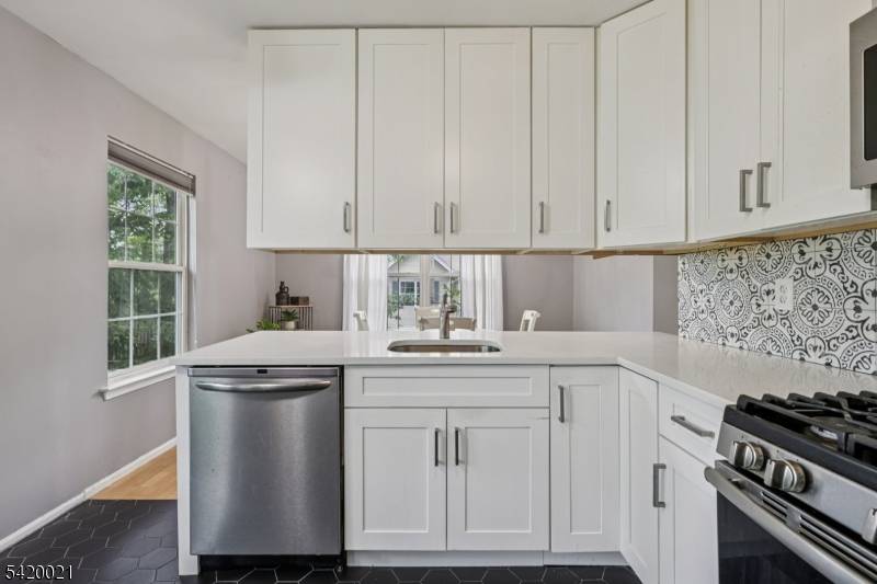 Welcome to your suburban oasis in Kingswood Station ?