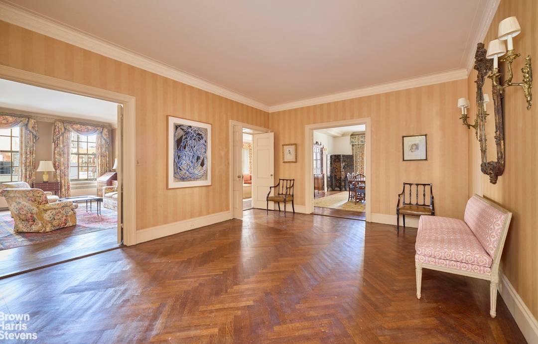 Located in one Manhattan's most prestigious Rosario Candela designed cooperatives, this sunny 11 room residence offers grand proportions, soaring ceilings and a layout perfectly suited for both elegant entertaining and ...