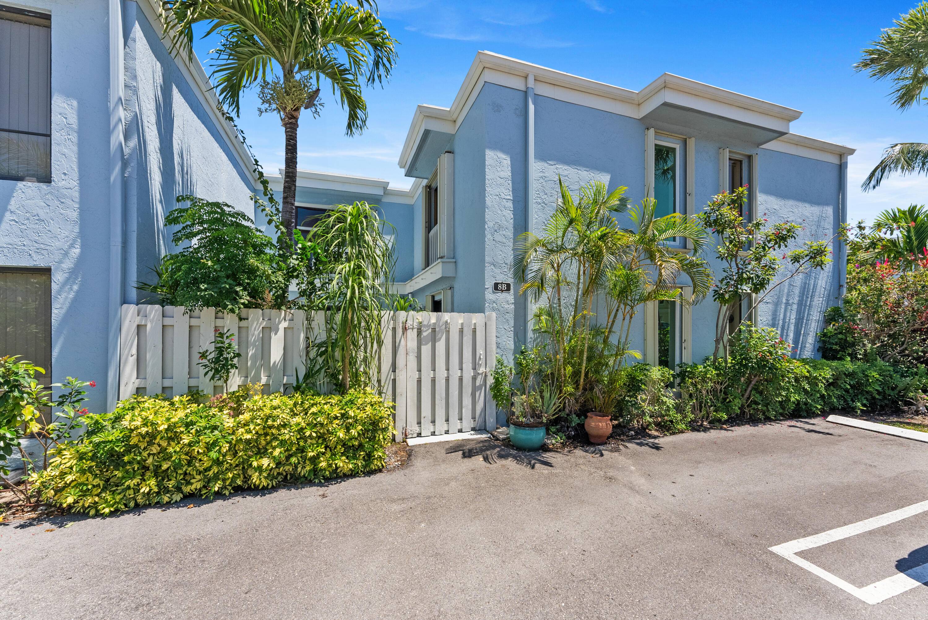 Welcome to 1010 NE 8th Avenue 8B your slice of tropical paradise right in the heart of Delray Beach !