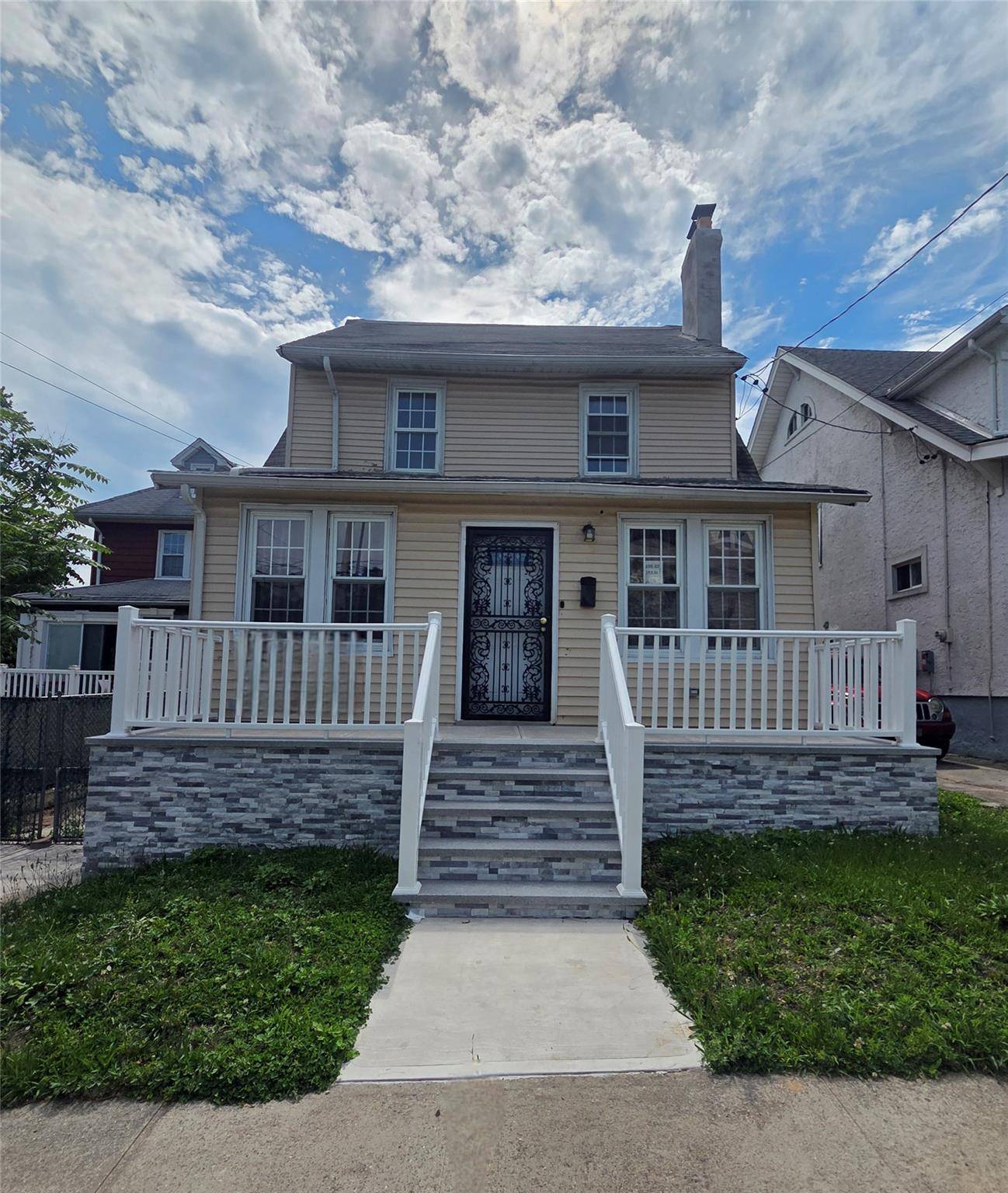 Charming Fully Detached Single Family Home in Prime Queens Location !