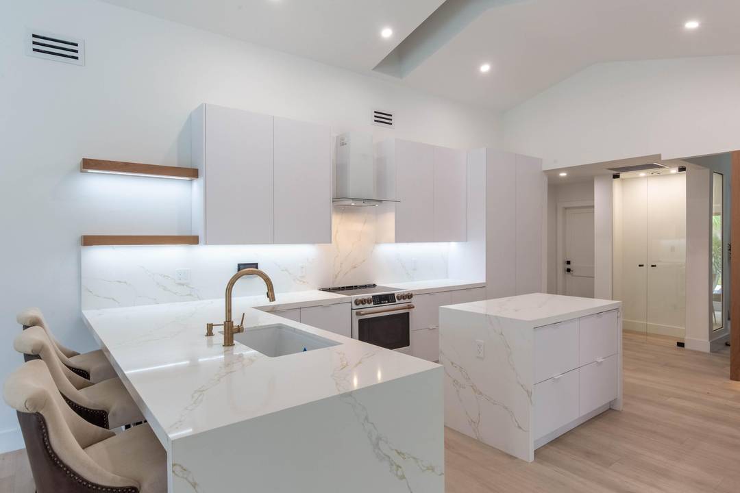 Elegant Equestrian Estate for 2026 season or annual LeaseStep into a world of refined equestrian living at this newly renovated, turnkey estate offered fully furnished with exquisite, brand new finishes ...