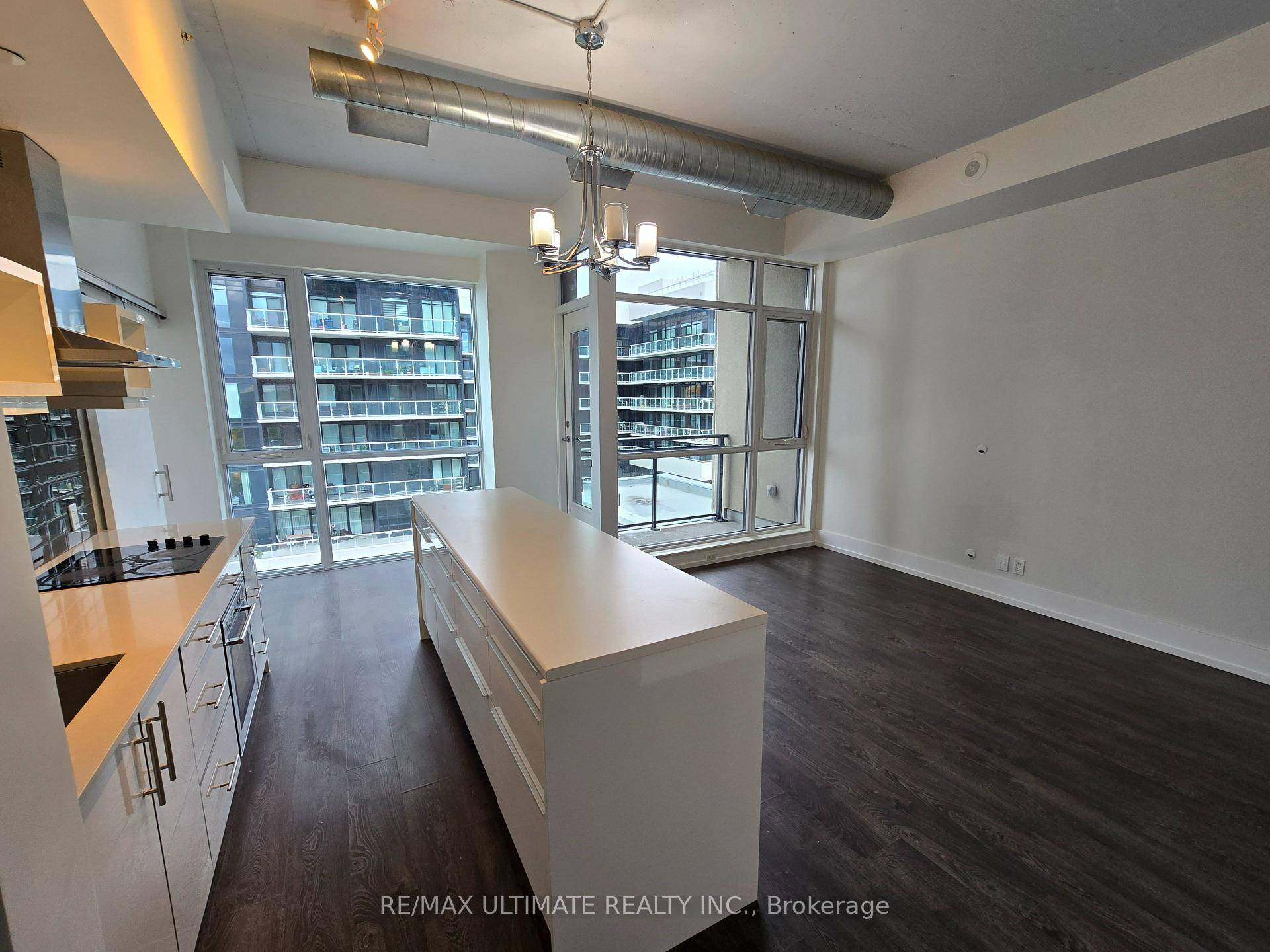 Live the life at Liv Lofts, in highly sough after Shops at Don Mills !