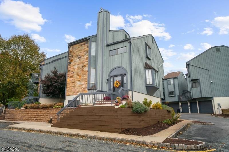 Welcome to 29 Trafalgar Court Hastings Square.