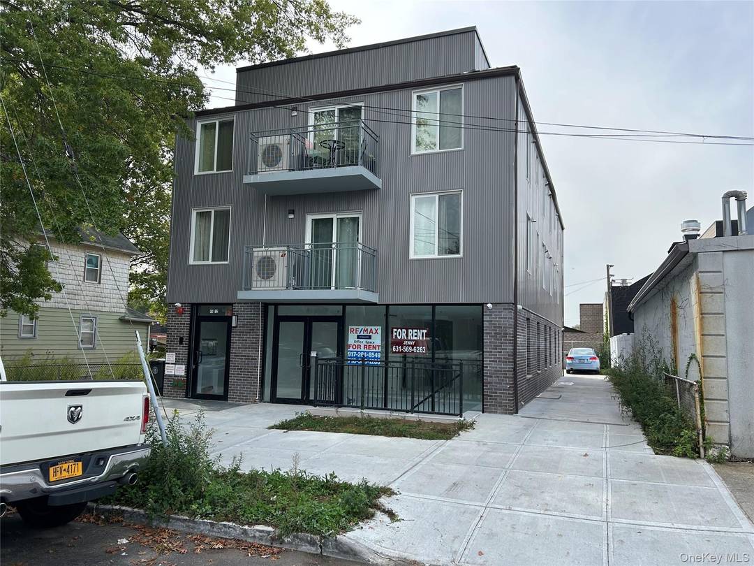 New Construction. Walk to LIRR Station.