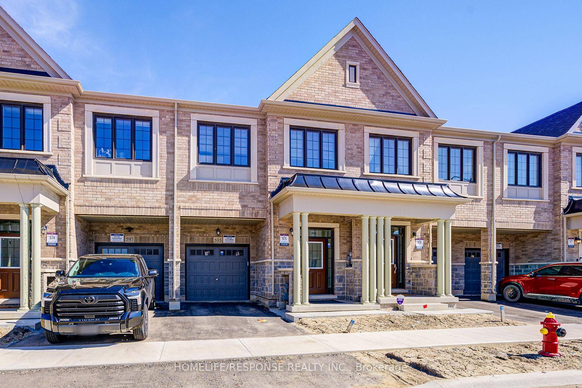 Beautifully built by Great Gulf, this 1, 949 sq.