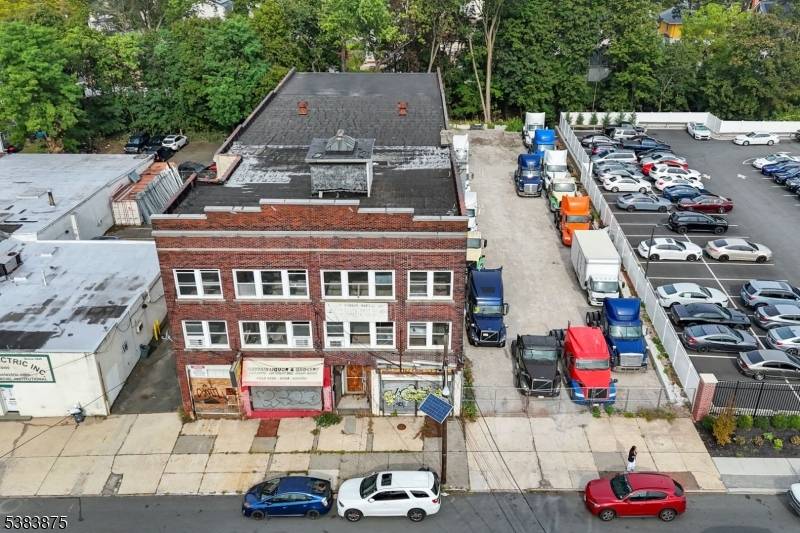 Exceptional investment opportunity in Hillside !