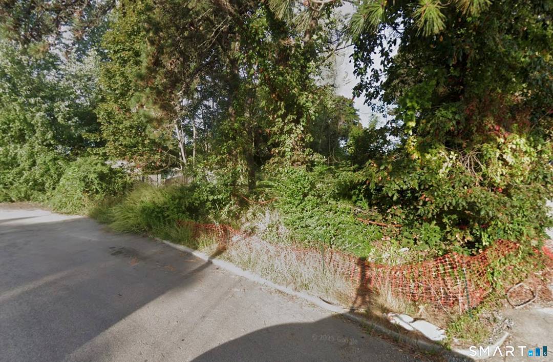 Well located lot just off Williams Ave.