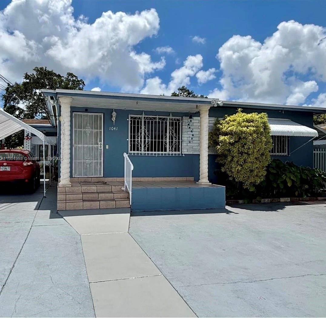 Luxury Duplex in Miami s Hottest Neighborhood !