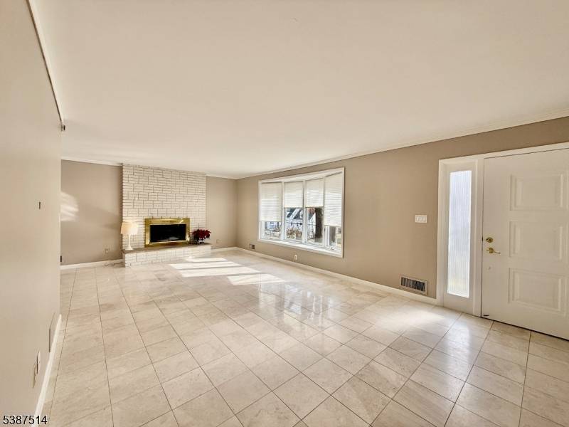 CLASSIC UPDATED 3 BEDROOM, 2.