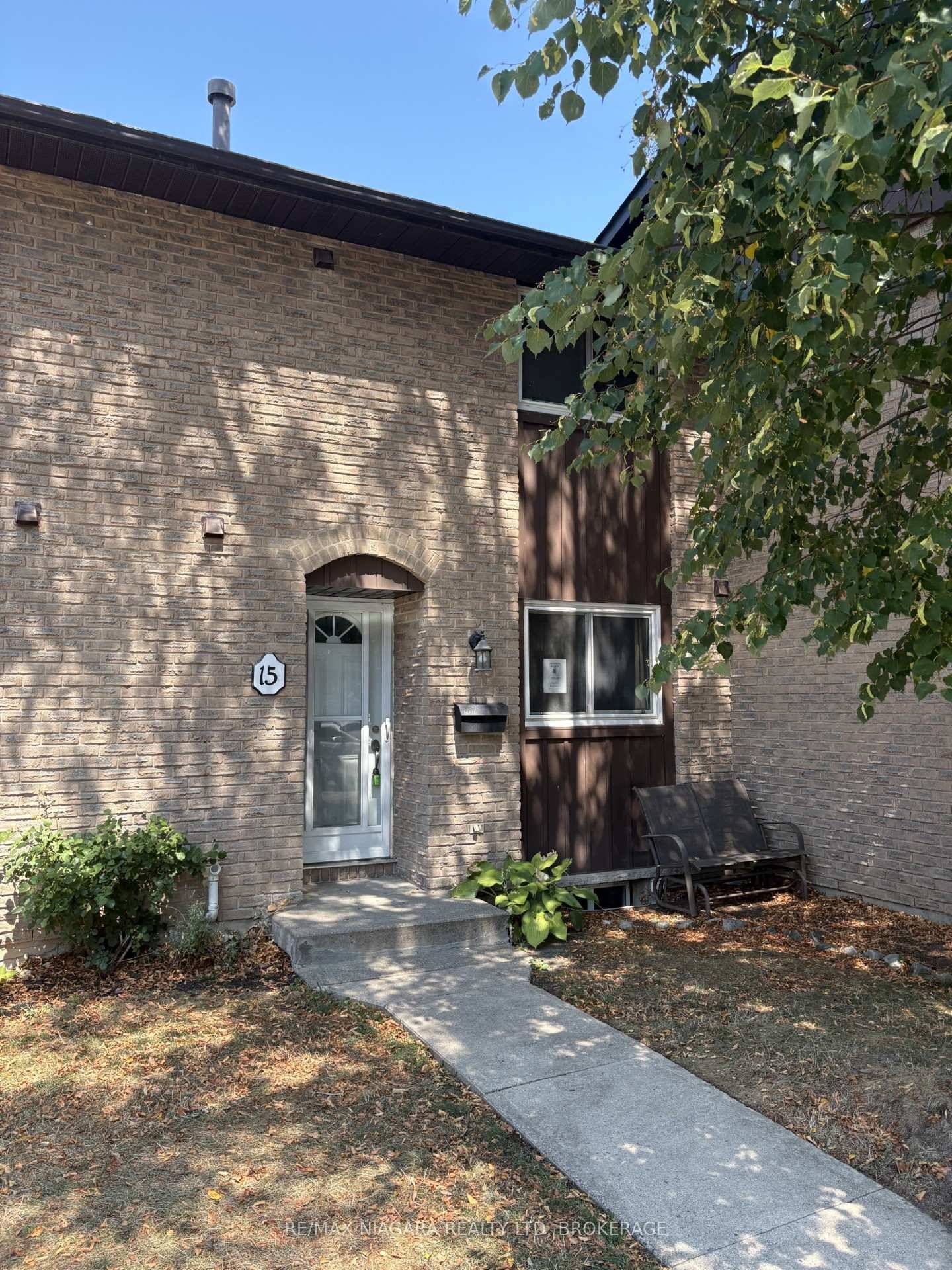This well situated North End condo is full of opportunity for first time buyers, renovators, or investors.