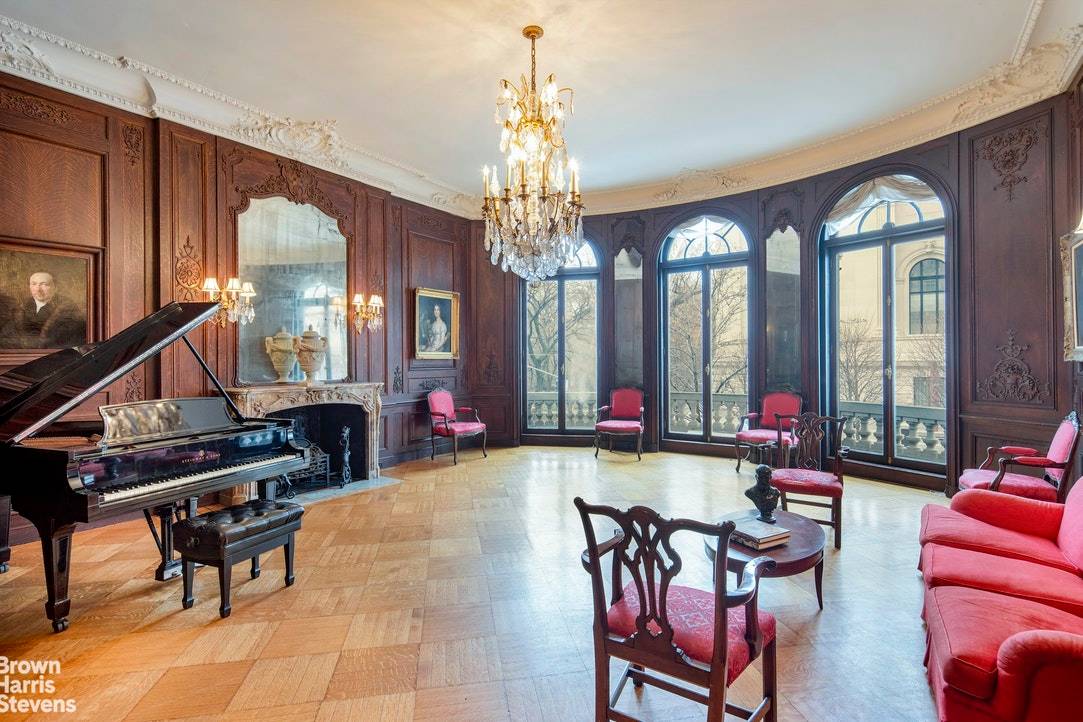 ONE FOR THE AGES Many buyers find a townhouse to be the most exquisite form of city living so much space, utterly self contained, flexible renovation options, with private outdoor ...