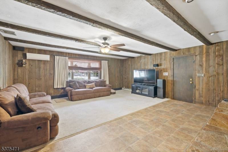 Beautiful, 2 3 acre end of the cul de sac center hall colonial with a great room addition !