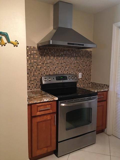 LANCASTER PLACE, FREEPORT Triplex Grand-Bahama-Freeport