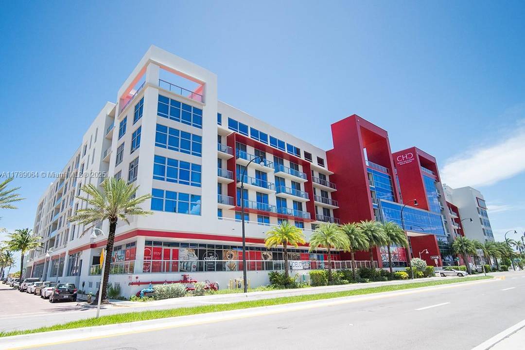 UNIQUE OPPORTUNITY Escape to your own seaside paradise in this spacious 1BR den condo in Hollywood Beach.