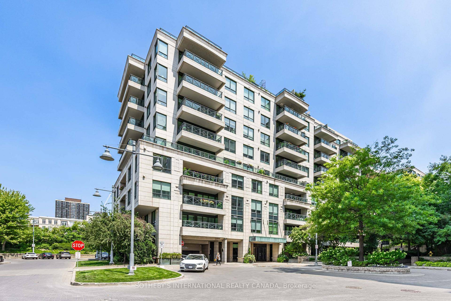 Thornwood I Refined Living in the Heart of Rosedale Summerhill !