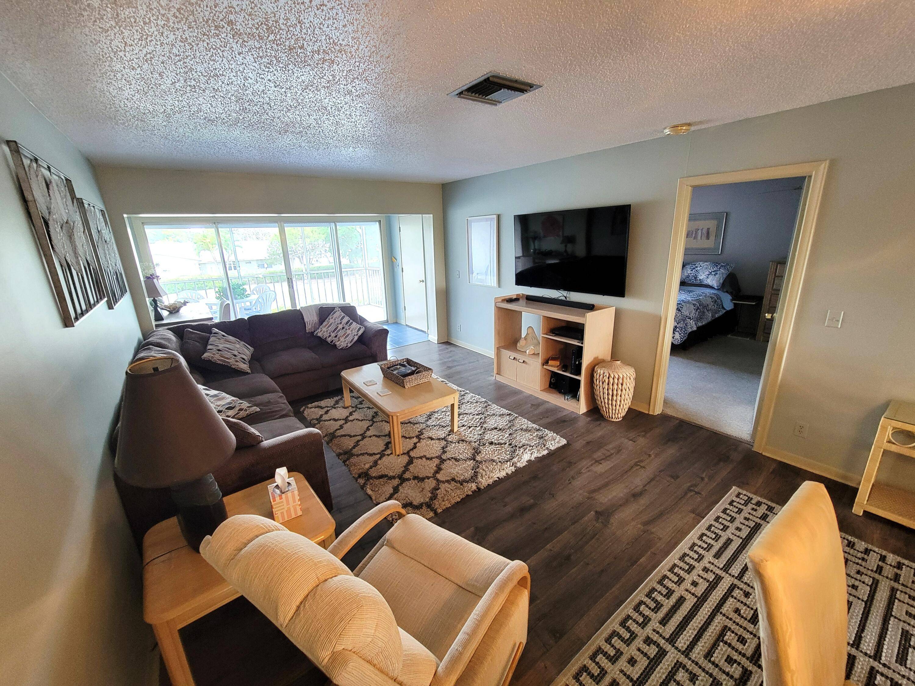 Pristine and spacious condo in Pines of Delray.