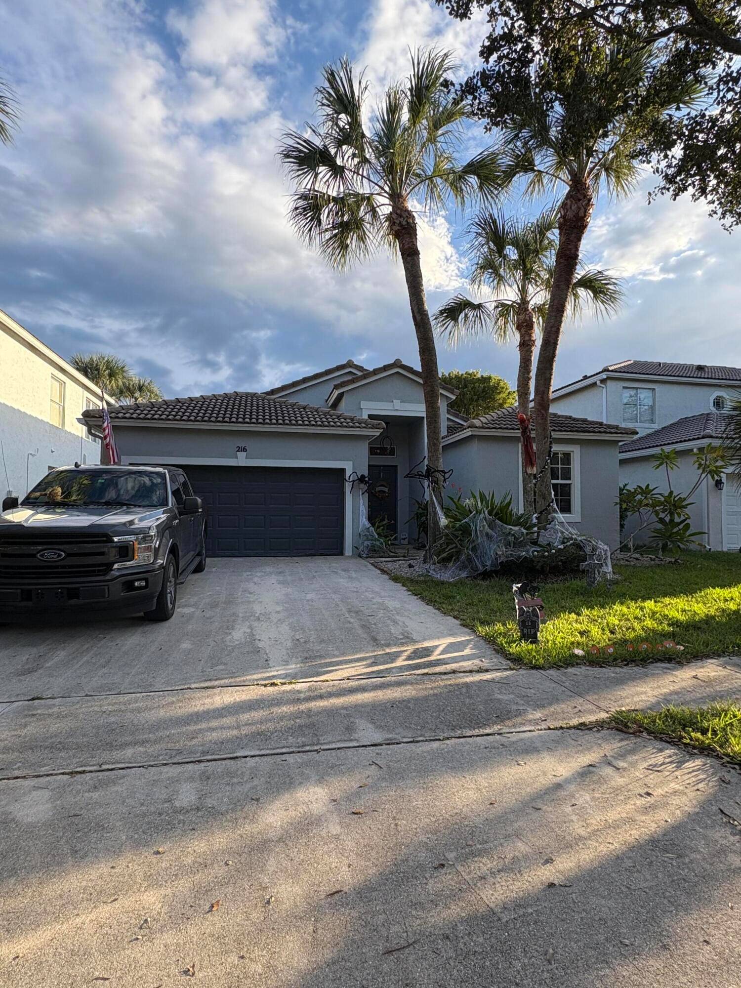 Welcome to your move in ready home, located in the heart of Royal Palm and close to shopping, waterpark, and entertainment.