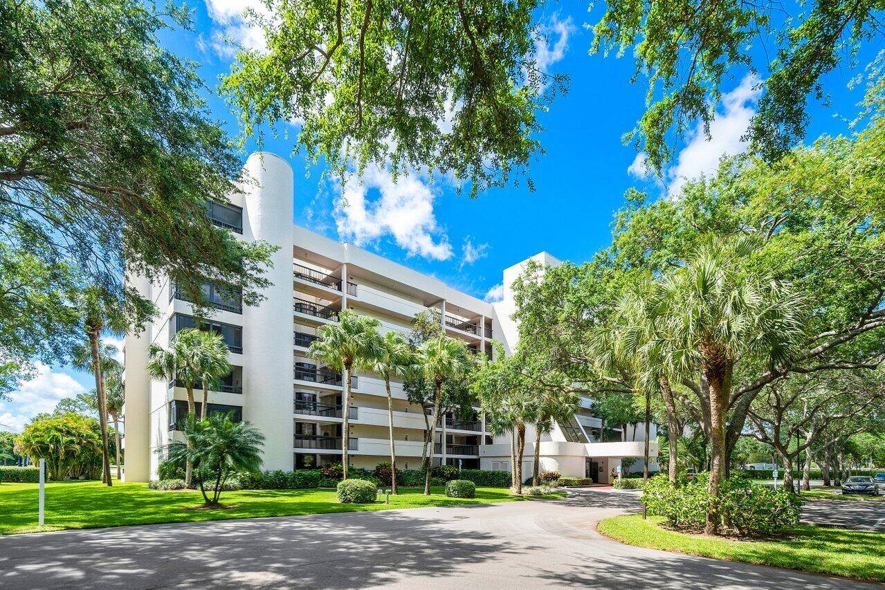 Welcome to this beautifully maintained first floor corner condo located in the sought after 55 community of The Glens in Central Boca Raton.