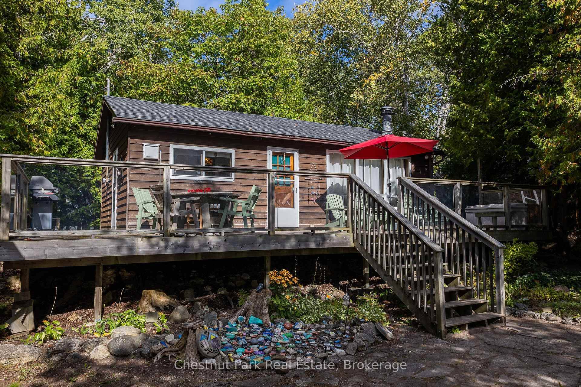 Cameron Lake Waterfront Cottage !
