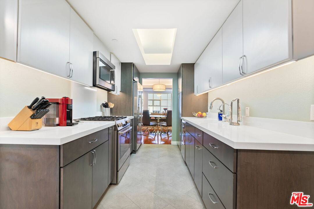171  N Church Ln 2.0 Brentwood LA