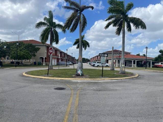 35 TOWNHOMES UNITS, TOTAL OF 9 BUILDINGS INCLUDING A CLUBHOUSE.