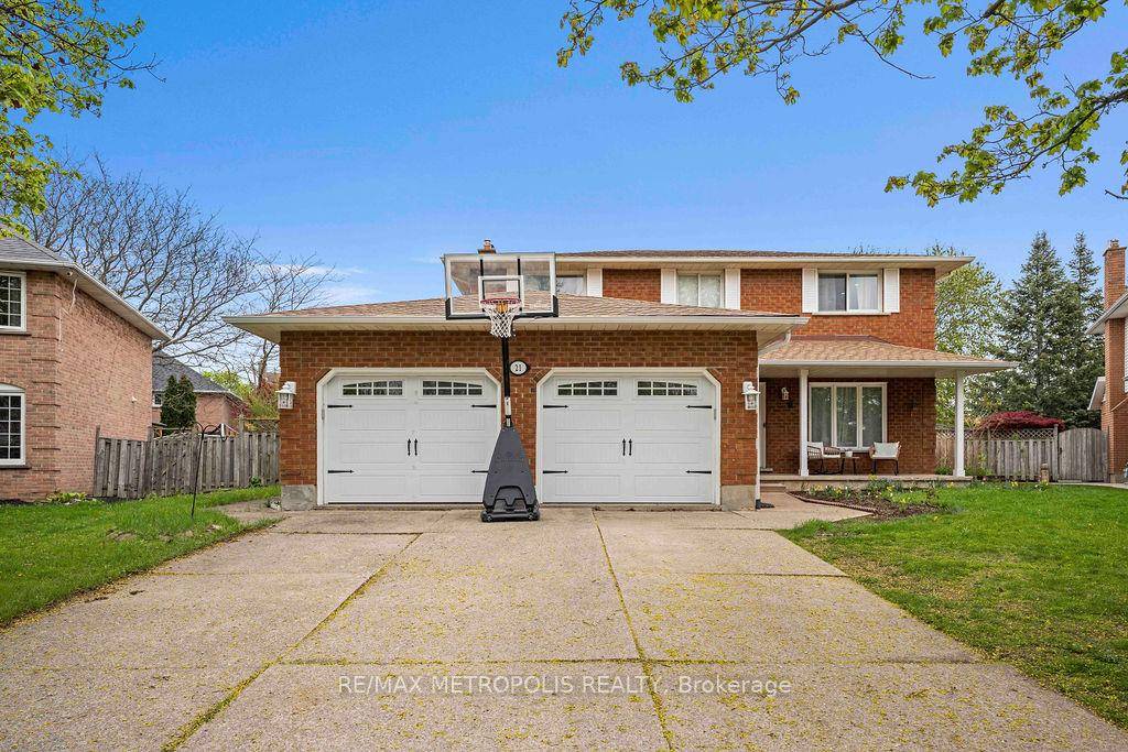 Welcome to 21 Walter's Court a truly flawless residence where design sophistication meets modern family living.