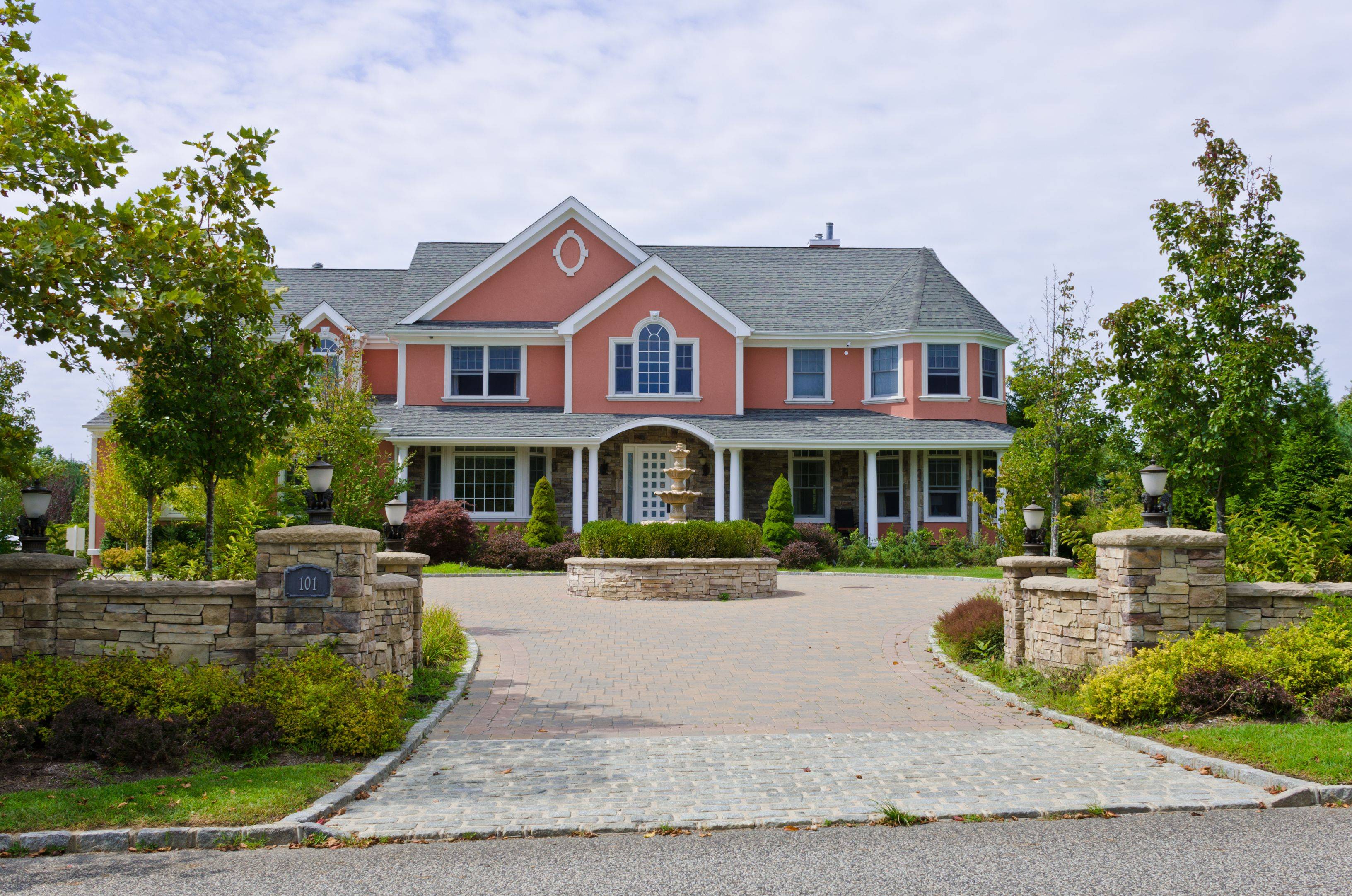 Beautiful 6 bedrooms, 5. 5 baths house close to the village of Southampton as well as the world famous cooper's beach.