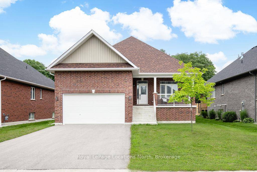 This spacious home offers a total area of 3, 210 square feet, with 1, 645 square feet on the main floor and an additional 1, 565 square feet in the ...