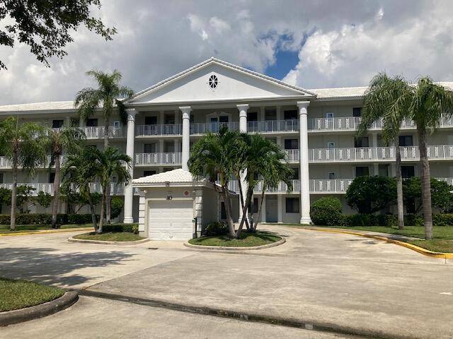 THIS 2BDRM 2BATH UNIT HAS DIRECT GOLF VIEWS OFF BOTH SLIDING GLASS DOORS W OPEN BALCONY AND STORM SHUTTERS, KITCHEN HAS NEWER STAINLESS STEEL APPLIANCES AND GRANITE COUNTERS, FOYER, BREAKFAST ...